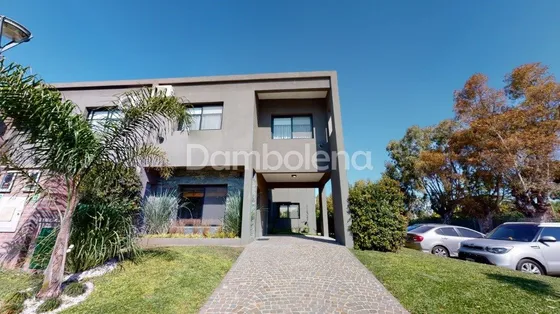 Casa  En Venta,  Maria Eugenia (paso Del Rey), Moreno