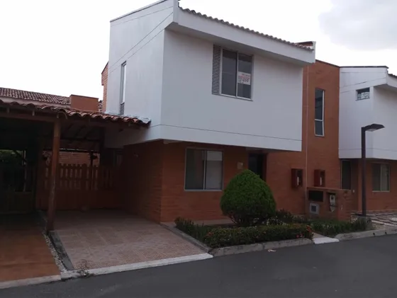 Casa 2 Pisos Condominio