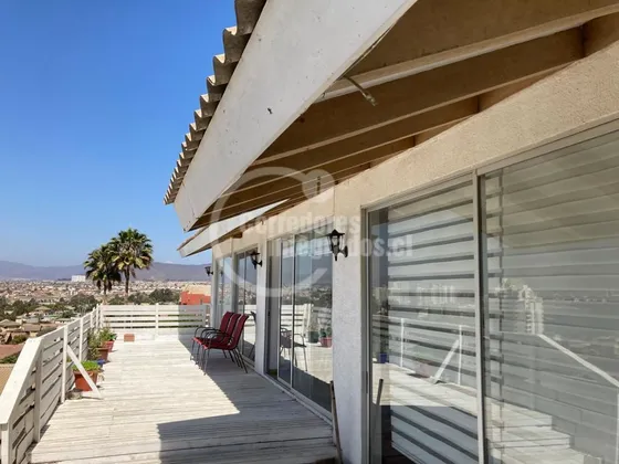 Casa En Venta De 4 Dorm. En La Herradura