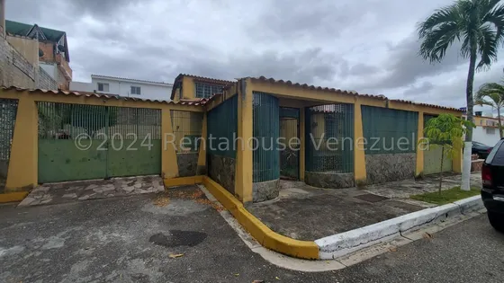 Amplia Casa En Venta En El Corazon De La Urb Colinas De La Rosaleda Barquisimeto Gabriela C