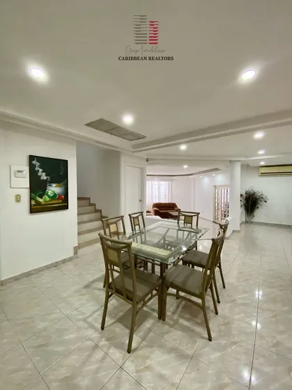En Venta Acogedora Casa Quinta, Ubicada En La Urb. Costa Azul
