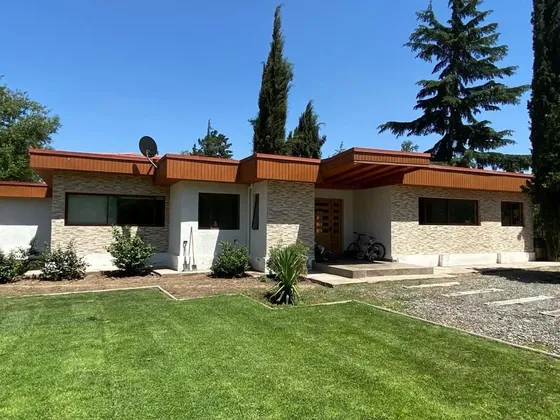 Casa En Venta De 5 Dorm. En Chicureo - Los Ingleses