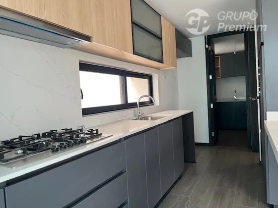 Casa En Venta De 4 Dorm. En Las Condes