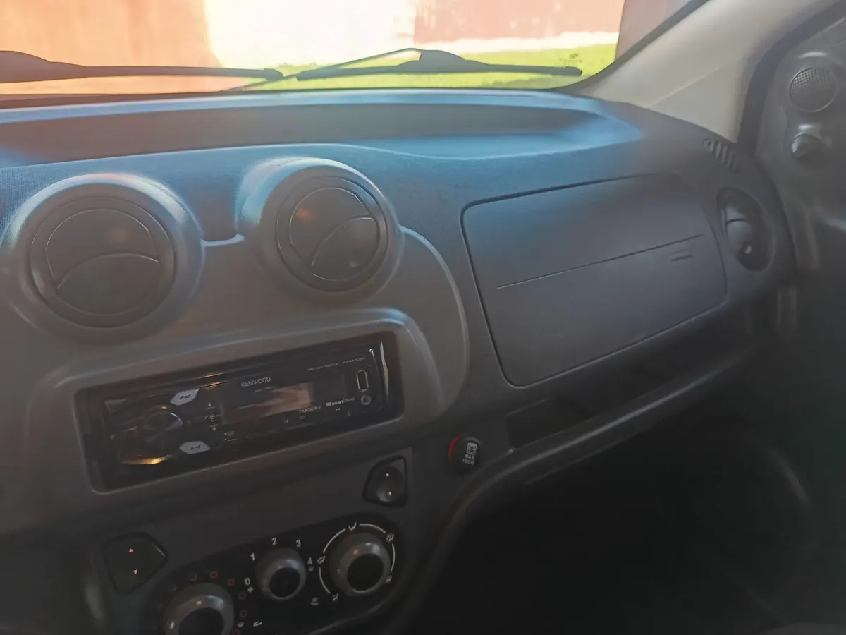 Fiat Uno 2014 1.0 Vivace Celeb. Flex 5p — foto 5