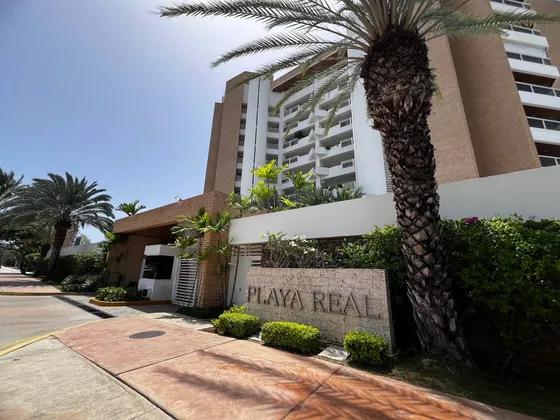 Apartamento En Uno De Los Mejores Edificios De La Isla, Playa Real, Isla De Margarita