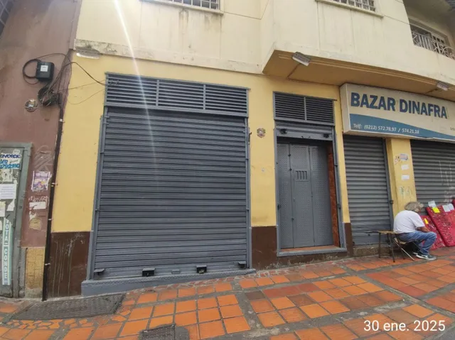 En Alquiler Local A Pie De Calle En Una De Las Zonas Con Mayor Transito En Caracas, La Candelaria A Media Cuadra Del Sambil. Solo Cliente Directo. (r.o)