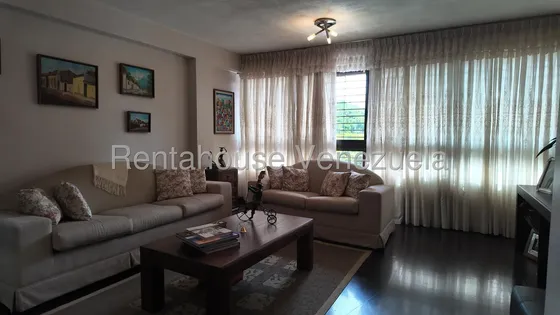 Casa En Venta, Urb. Las Esmeraldas