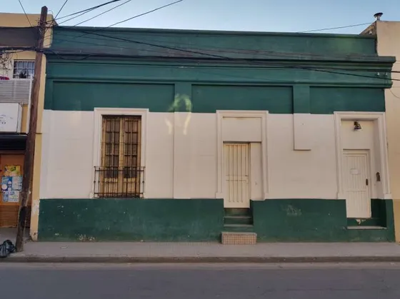 Terreno Con Casa A Demoler En Alberdi