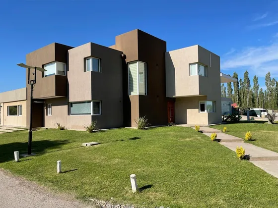 Casa En  Venta En Sauces Del Limay