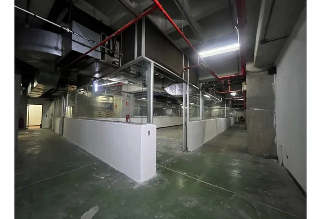 Se Alquila Local De 150m2 En Piso Industrial La Urbina