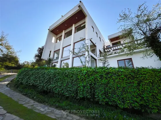 Casa En Arriendo De 6 Dorm. En Lo Curro