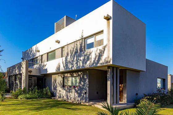 Vendo Puerto Roldan Casa A Estrenar Permuto % 50 Por Autos De Alta Gama Y/o Terrenos