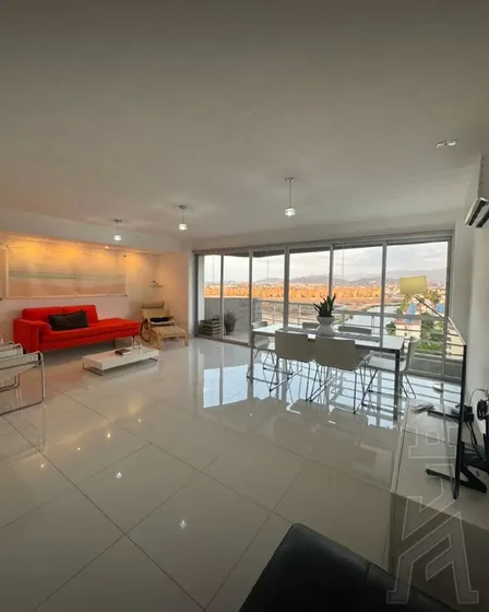 Apartamento Tipo Pent-house En Residencias Sausalito Ubicado En La Calle Arismendi