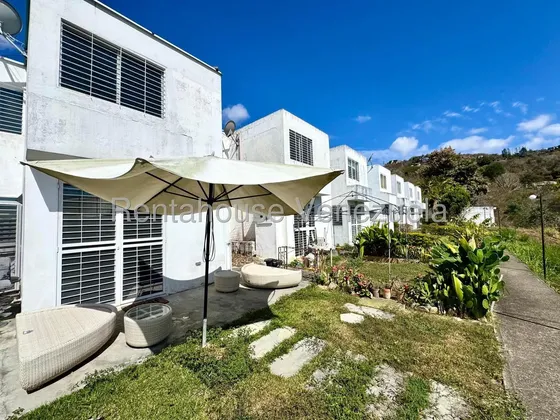 Acogedor Maravillosa Casa Tipo Townhouse En Bosques De La Lagunita 2615985 Ijp