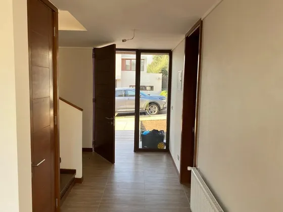 Casa En Arriendo De 3 Dorm. En Peñalolén