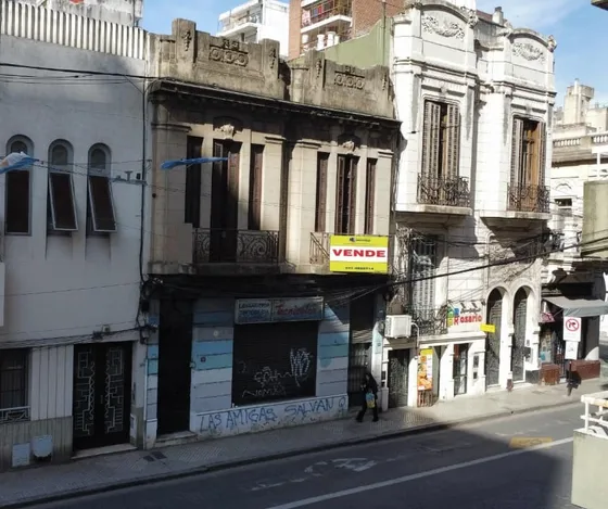 Importante Casa En Laprida Entre Córdoba Y Rioja. Apta Reciclar O Construcción De Edificio