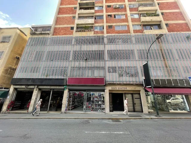 Alquilo Local Comercial De 122,84 M2 A Pie De Calle En Chacao 
