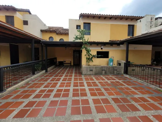 Town House Alquiler  650$ En Tazajal 