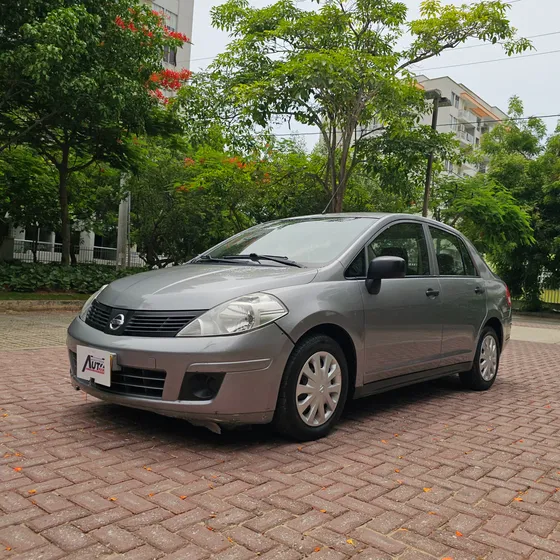 Nissan Tiida 1.6 Mt