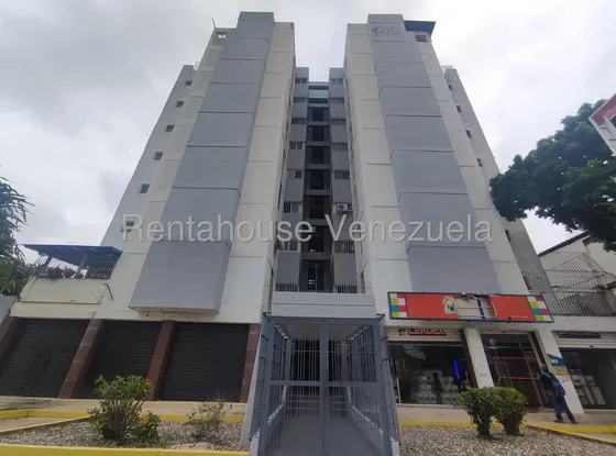 Alquiler De Bello Apto Amoblado 118m2, Zona Céntrica: 2hab, 2b, Balcón, Cocina Y Lavado. 1p/e Techado. Edfc Seguro, Agua Constante, Gas Tubería Y 2 Ascensores. ¡confort Y Gran Ubicación! Luis Barrios