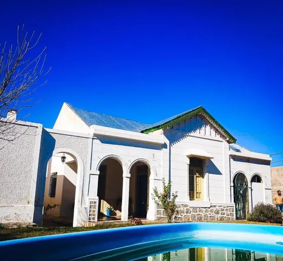 Casa En Venta - 6 Dormitorios 4 Baños - Villa Dolores
