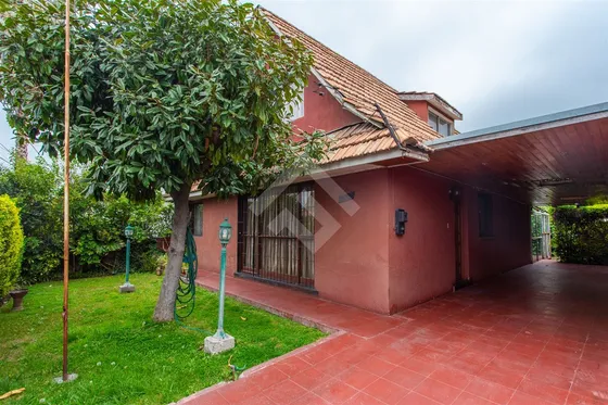 Casa En Venta De 5 Dorm. En Las Condes