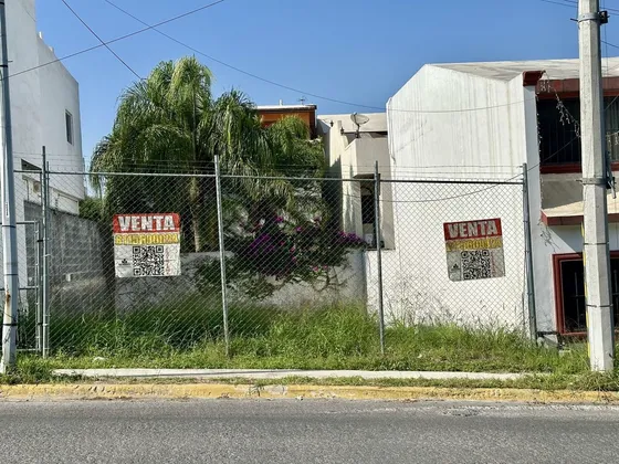 Oportunidad De Inversión: Terreno En Venta En Cumbres, Sobre Av. Principal