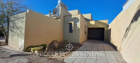 Venta Amplia Casa Esquina De 2 Pisos.villa Atacama...
