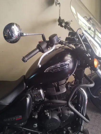 Royal Enfield Meteor 350 Black