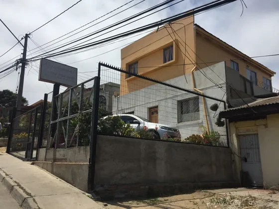 Gran Casa De 2 Pisos Amoblada, Con Patente De Residencial