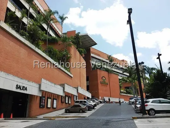Sq. Local Comercial En Alquiler En Los Naranjos Del Cafetal Posee Mezzanina Y Taquilla De Entrada D26-21493s