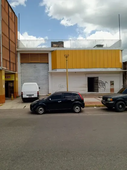 Local En Venta O Alquiler Con Ubicacion Estrategica En Plena Av Las Ferias De Valencia. St