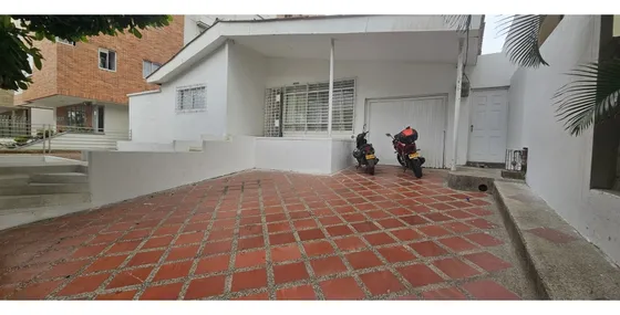En Venta Casa / Lote En El Barrio La Campiña