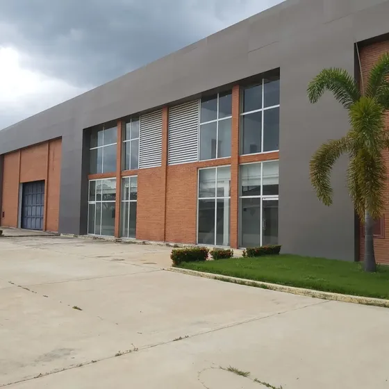 Vendo Complejo De Galpones Sector El Recreo Valencia Estado Carabobo Quevedo