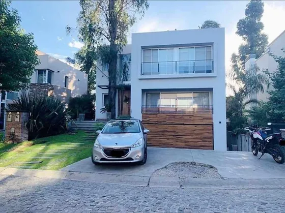 Casa En Alquiler En Barrio Reserva Urbana En Quilmes Centro