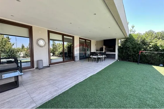 Impecable E Iluminada Casa Condominio San Anselmo