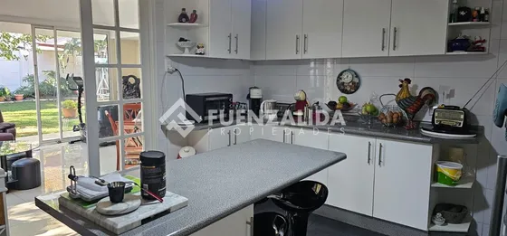 Casa En Venta De 5 Dorm. En Ñuñoa
