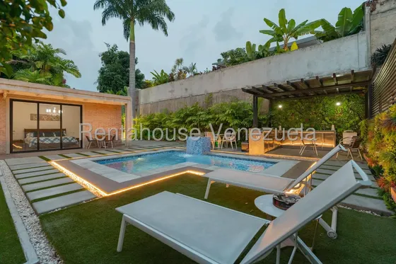LG Vendo La Casa Con Piscina Mas Hermosa De La Urb. Prados Del Este, Lujo Y Confort