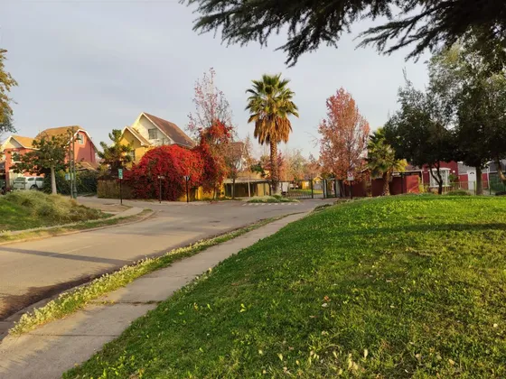 Casa En Venta De 4 Dorm. En Puente Alto Sector Tranquilo
