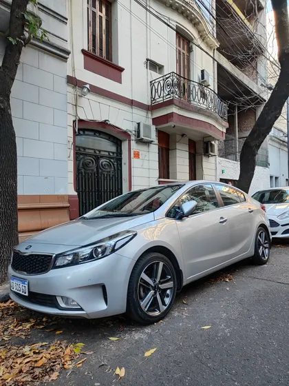 Kia Cerato 2.0 Sx At6 4 P