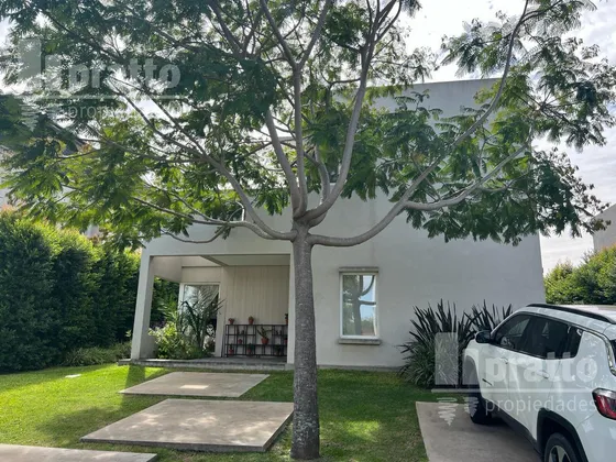 Casa En Venta En El Barrio Castaños