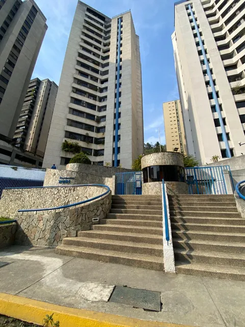 Se Alquila Hermoso Apartamento En El Cigarral. (a.p)