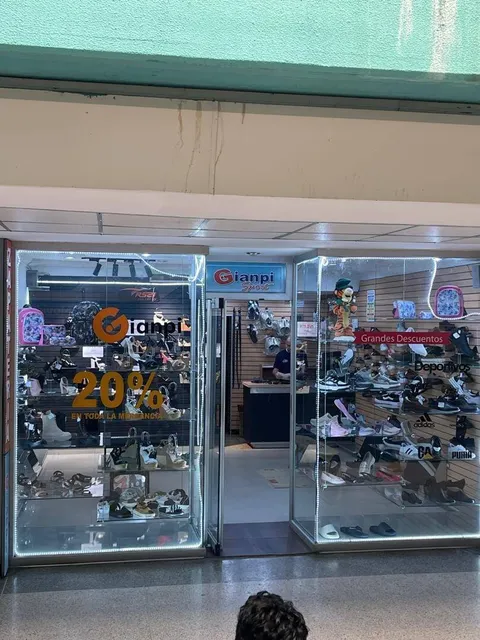Se Traspasa Punto Comercial A Pie De Calle, Av. Lara G.g