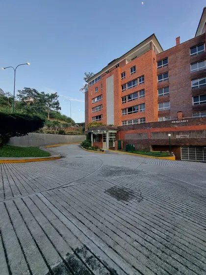 Lindo Apartamento En Res Vista Al Valle Urb Llano Alto Carrizal Este Amplio Apartamento Consta De 164m2