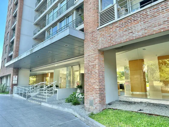 Divino Departamento Con Cochera Y Vista Panorámica En El Reconocido Complejo Ayres De San Isidro.