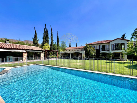 Casa En Venta De 4 Dormitorios. Jardin Y Piscina - Chicureo Casa En Venta De 4 Dormitorios. Jardin Y Piscina - Chicureo