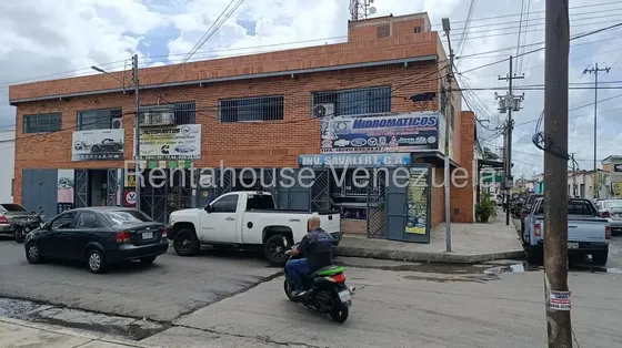 Local Comercial En Una De Las Zonas Mas Movidas De Valencia, La Candelaria, Zona De Venta De Respuestos Y Todo Lo Relacionado Con Vehiculos Y Motos, Local De 89 Metros