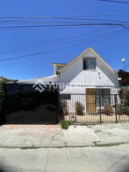 Casa En Venta De 4 Dorm. En Maipú