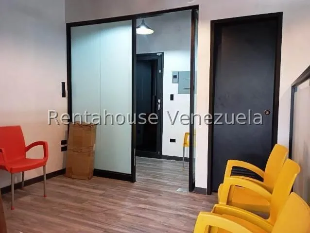 Amplia Y Moderna Oficina En Venta, Lista Para Trabajar En El Multicentro Empresarial Del Este 25-5888 Mvg 