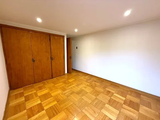 Casa Con Departamento - Se Arrienda
